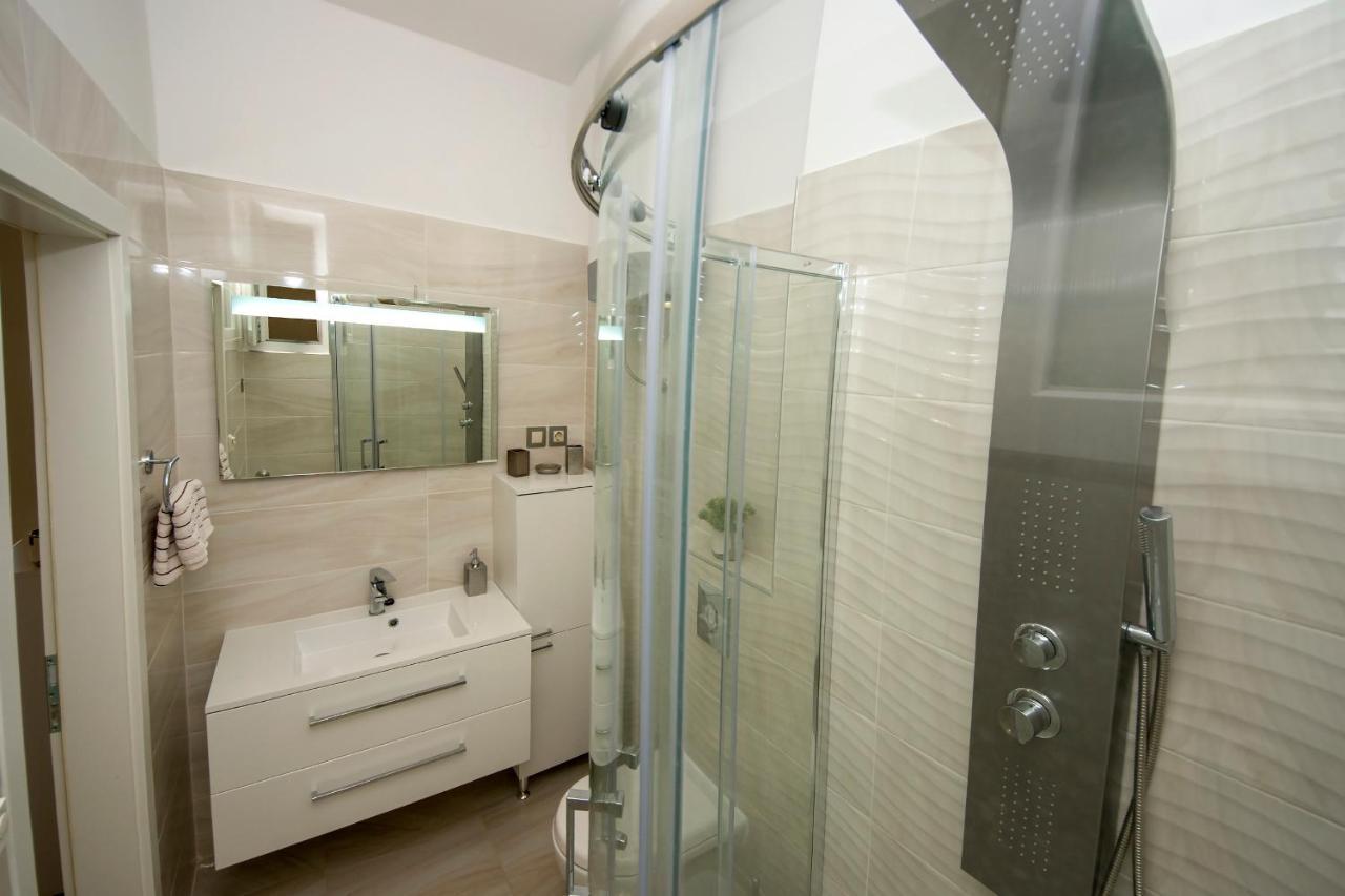 Sibenik City Center Apartment Sonia ภายนอก รูปภาพ